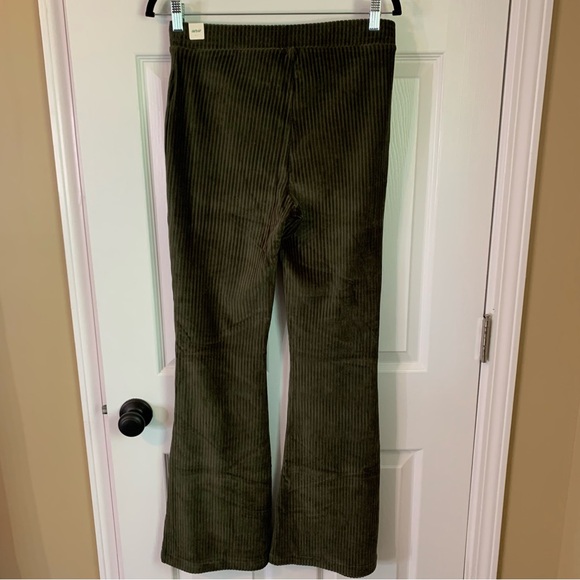 NWT Aerie Groove On High Waisted Velour Flare Olive Green Pants, size M - Picture 11 of 12